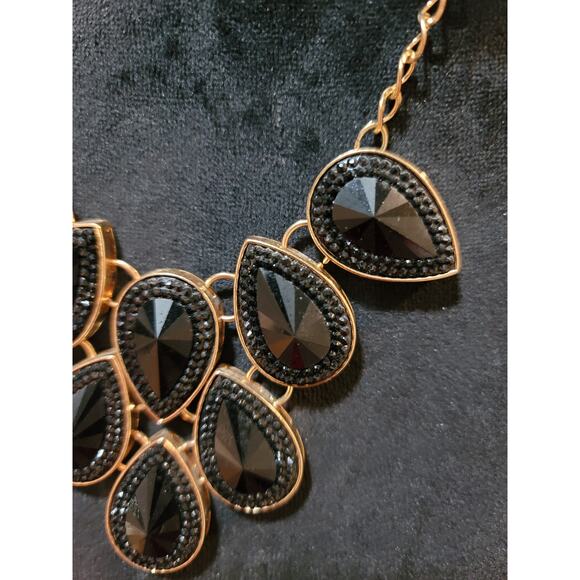 Charming Charlie Women's Statement Black Teardrop Bib Necklace - Picture 4 of 9